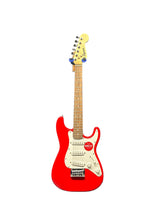 Charger l'image dans la galerie, Squier Mini Strat Electric Guitar w/Laurel Fingerboard - Dakota Red - FLOOR MODEL