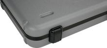 Charger l'image dans la galerie, FENDER DELUXE MOLDED CASE - STRATOCASTER®/TELECASTER®- SILVER/BLUE