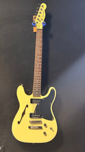 Charger l'image dans la galerie, Fender Telecaster Thinline Semi-hollowbody Electric Guitar - PRE OWNED
