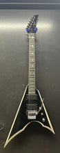Charger l'image dans la galerie, Agile Reaper Custom 625 Husk Flying V Black with Silver Border with Case - PRE OWNED
