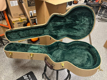Charger l'image dans la galerie, Godin 053360 Connaisseur MJ Satina RW Mini Jumbo Acoustic Guitar With Hardshell Case - MADE IN CANADA
