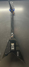 Charger l'image dans la galerie, Agile Reaper Custom 625 Husk Flying V Black with Silver Border with Case - PRE OWNED
