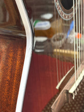 Charger l'image dans la galerie, Godin 049615/051229 Arena Pro CW Bourbon Burst EQ Guitare Classique FABRIQUÉ AU CANADA
