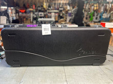 Charger l'image dans la galerie, Fender - Deluxe Molded Strat®/Tele® Case-Black - OPEN BOX
