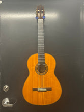 Charger l'image dans la galerie, Yamaha G-260S Classical Guitar Solid Top - Pre Owned
