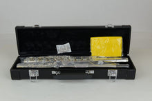 Load image into Gallery viewer, Signature Series Closed 16-Hole Flute with Case, Cleaning Rod, Cloth &amp; Grease
